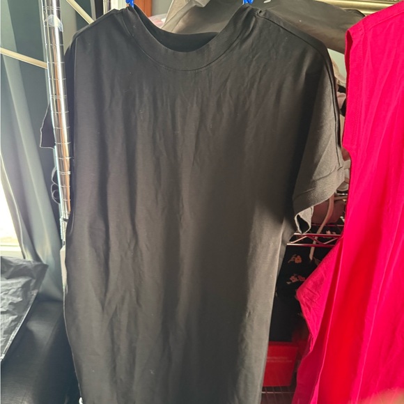 Universal Standard Red - Picture 11 of 15